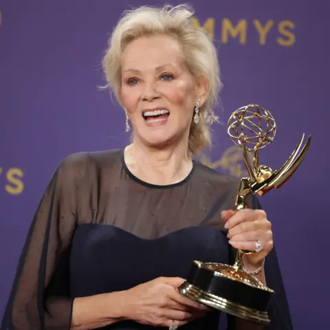 Reuters Jean Smart holding her Emmy