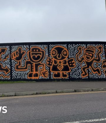 Mr Doodle: Artist unveils new work at Ashford junction