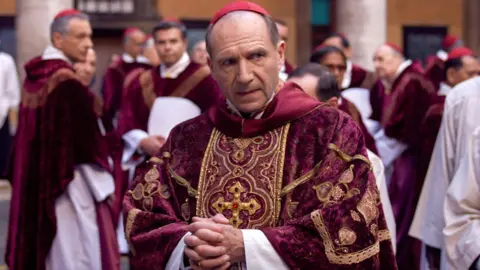 BlackBear Ralph Fiennes in Conclave