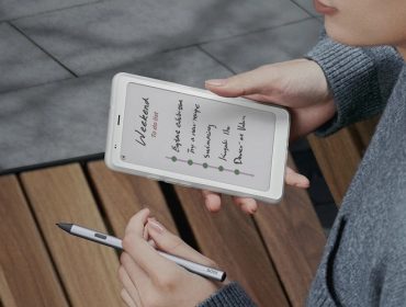 Boox Palma 2 Pro Brings Color, Stylus Support, and Cellular Data to the Pocket-Sized E-Reader