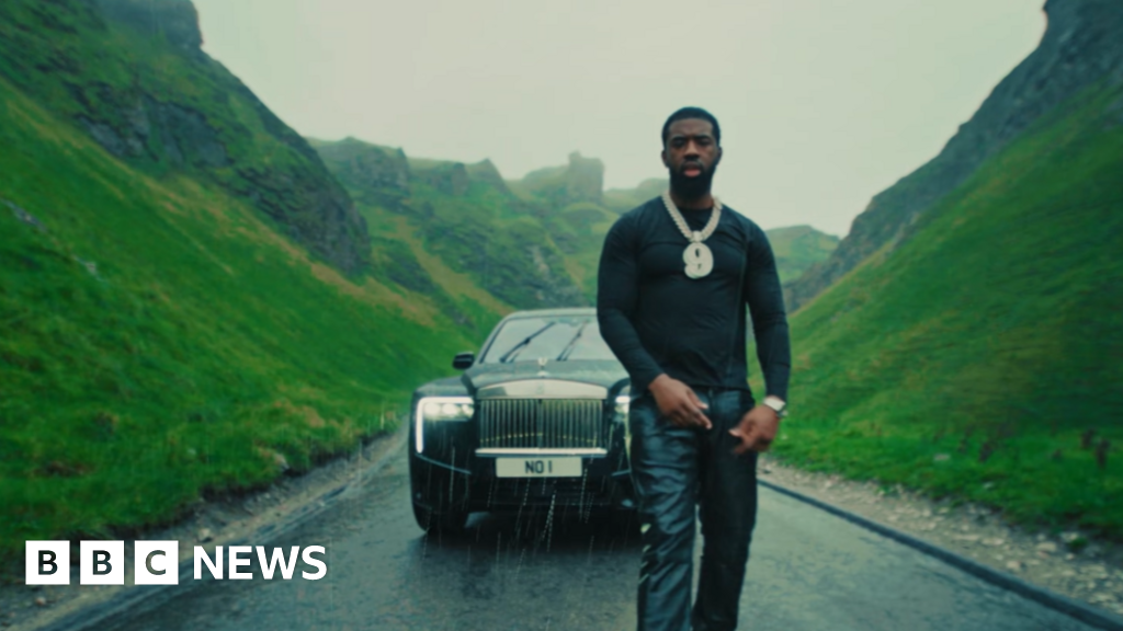 Tion Wayne: Police called after UK rapper blocks road for video