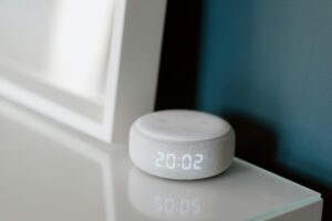 Smart Home Hubs Are Finally Simple Enough for Non-Tech Users Modern smart home hub device on a living room table with clean, minimalist design