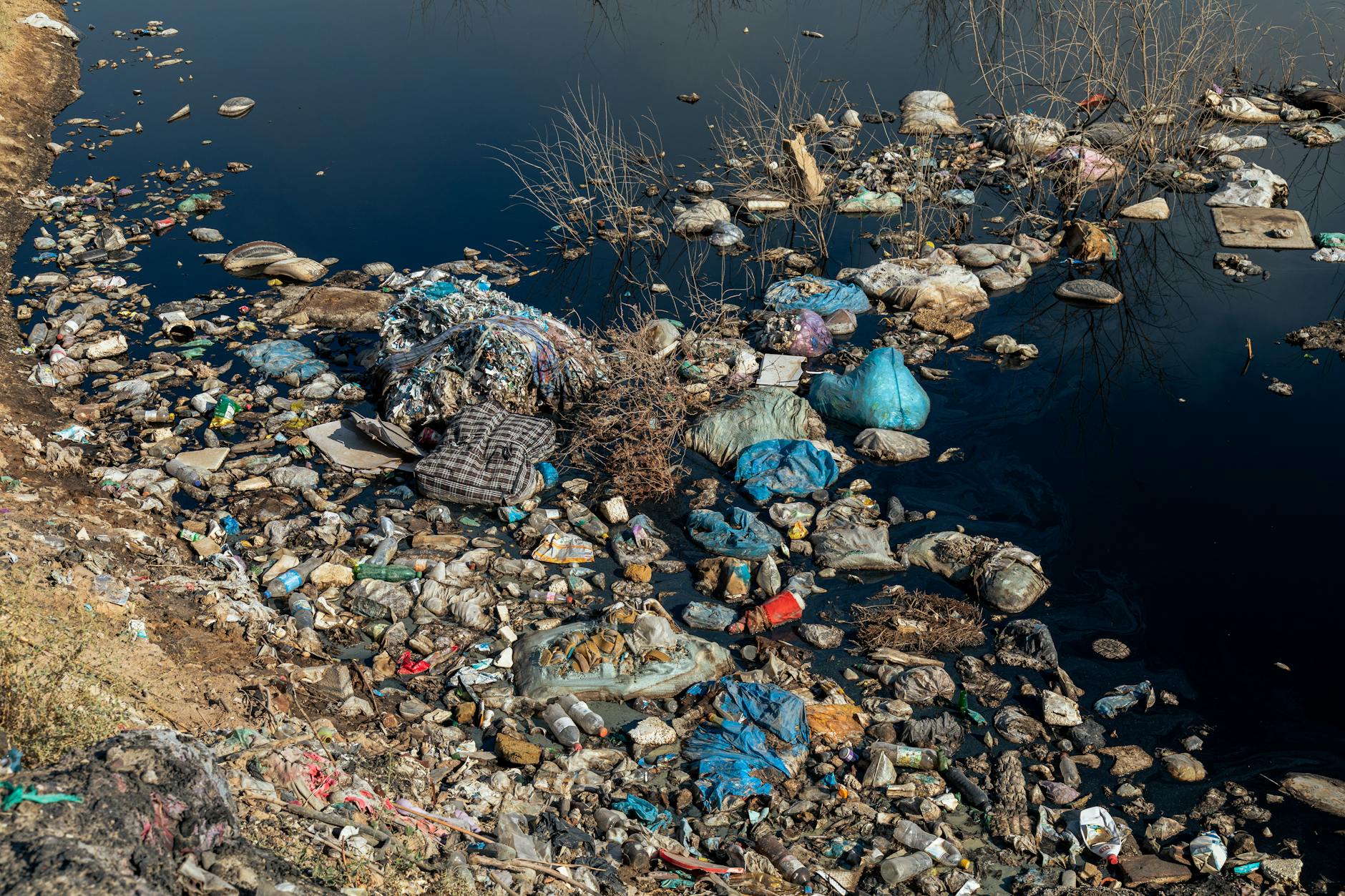 Environmental impact of textile waste highlighting the problems with fast fashion