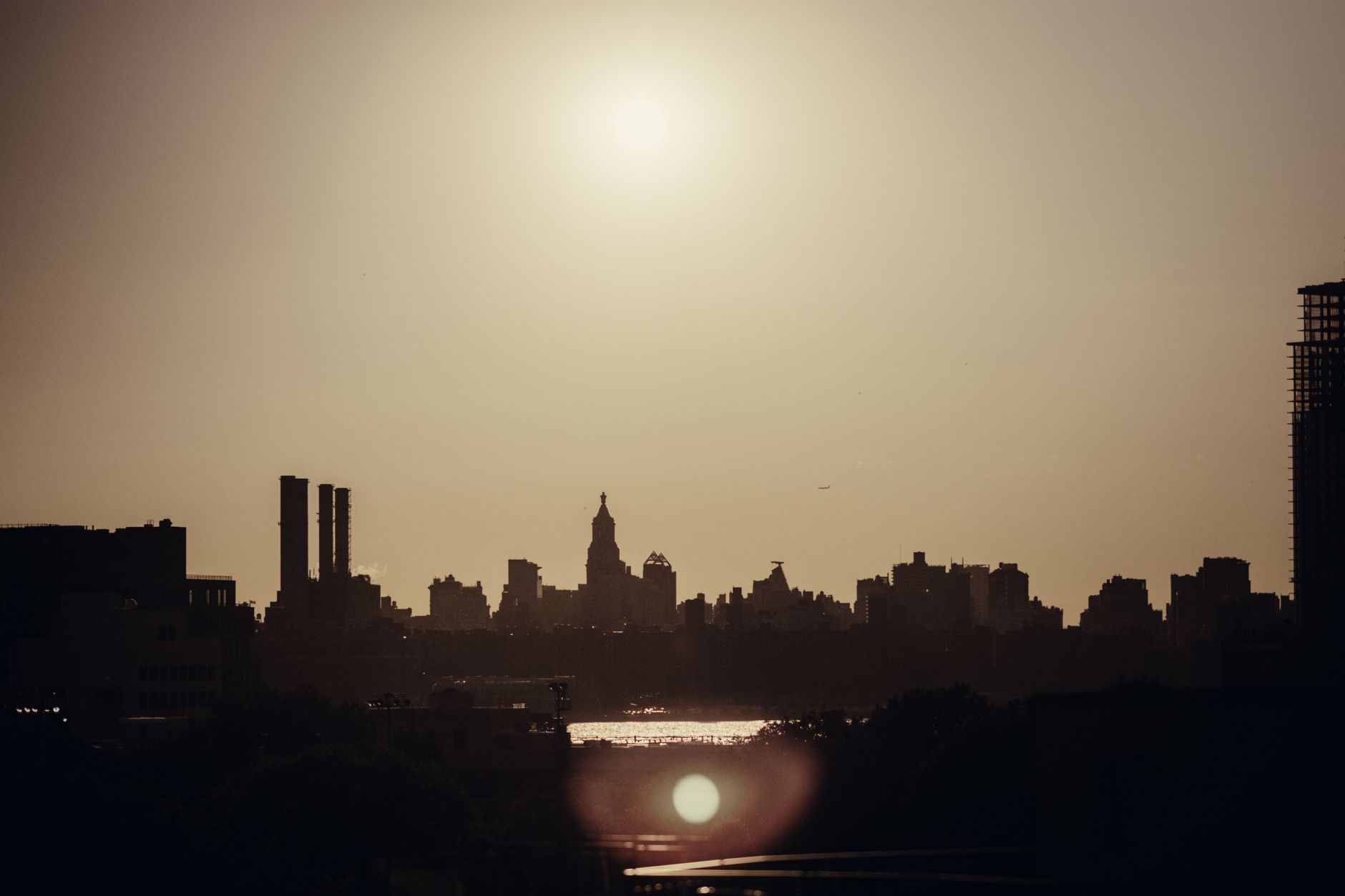 Aerial view of Manhattan skyscrapers evoking the New York real estate world of the 1970s
